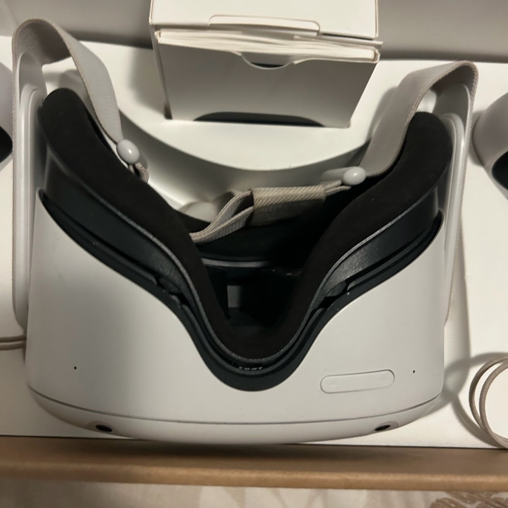 VR Headset - White